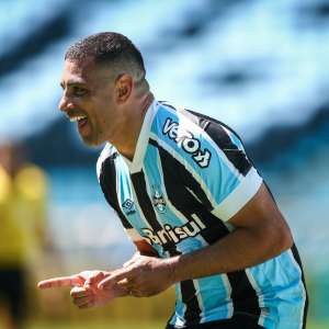 Diego Souza comemora vitória do Grêmio e projeta saída do Z4: 'Temos condições de sair dessa situação'
