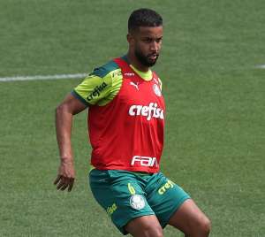Jorge festeja jogo como titular do Palmeiras, após dez meses fora dos campos
