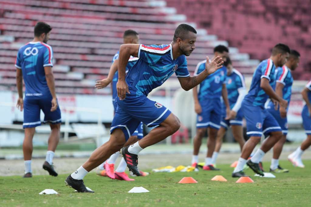 Último que sair fecha a porta! Mais quatro jogadores deixam time rebaixado na Série C