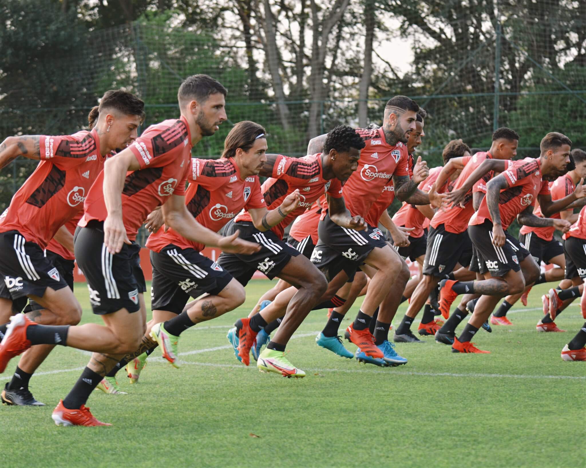 Crespo vai mudar escalação do São Paulo para duelo contra o líder Atlético-MG