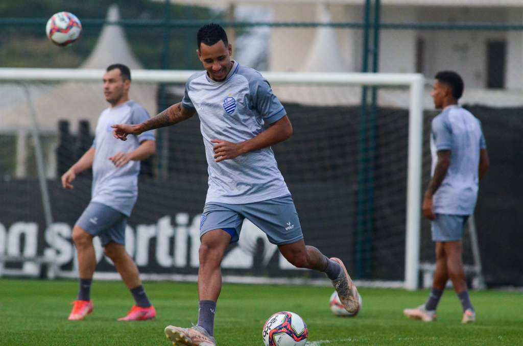 Série B: Mesmo embalado por três vitórias, CSA terá mudanças nas laterais contra a Ponte Preta