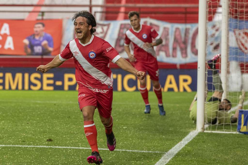 ARGENTINO: Argentinos Juniors bate Racing e se reabilita; Huracán vence fora de casa