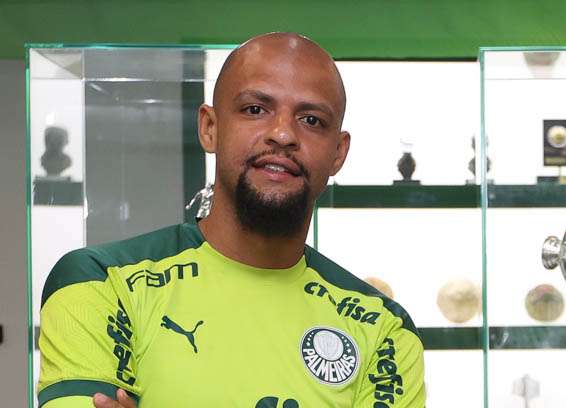 Volante do Palmeiras recebe convite de ídolo para jogar na Argentina