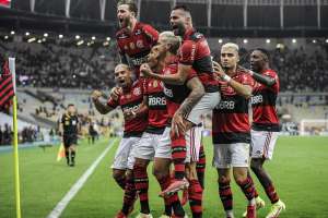 Renato destaca força do elenco do Fla e afirma: ‘É a dor de cabeça que eu gosto’