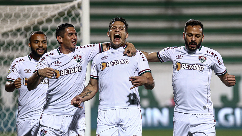 BRASILEIRÃO: Roger Guedes salva o Corinthians e Flu vence a Chapecoense fora