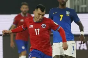 Eliminatórias: Medel é ameaçado de morte nas redes sociais por atuação ruim da seleção do Chile