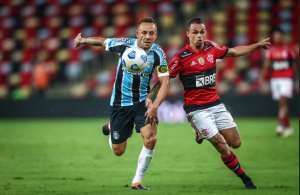 Torcida do Flamengo pede desculpa a Rafinha por atos hostis em jogo contra o Grêmio; jogador afirma: 