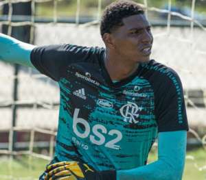 Jovem goleiro do Flamengo deve sair para futebol português