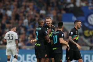 ITALIANO: Dzeko faz dois, Inter arrasa o Bologna e mostra força após saída de Lukaku