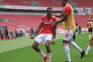 Herói, Edenílson ignora atuação abaixo do Inter e comemora vitória: 