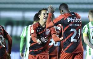 Série B: Londrina tem interesse em ex-meia do Athletico-PR
