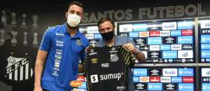 Jandrei cita evolução na Itália e exalta preparador de goleiros do Santos
