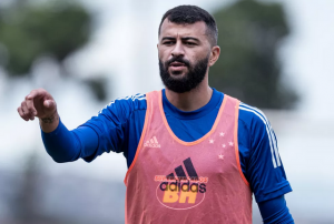 Série B: Ex-lateral do Cruzeiro aciona o clube na Justiça e pede mais de R$500 mil