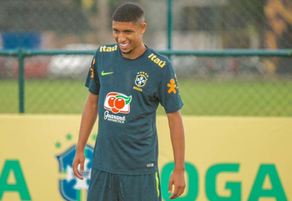 JoaoPedro zagueiro selecao sub18 e1632535211881