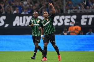 FRANCÊS: Lens faz 3 a 2 no Olympique, de Sampaoli, e assume a vice-liderança. Monaco vence