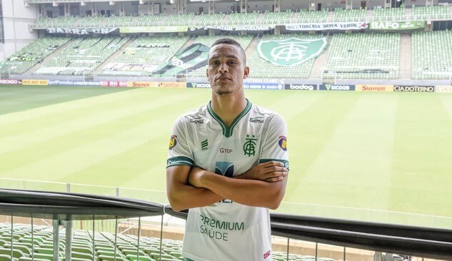 Sem espaço após a chegada de Zárate, atacante deve trocar América-MG por lanterna da Série B