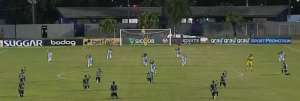 Em homenagem a Celsinho e na luta contra racismo, jogadores de Londrina e Coritiba se ajoelham e erguem o punho em jogo da Série B