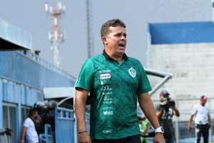 Série C: Evaristo Piza lamenta empates em casa do Manaus-AM e avalia: 'Precisamos ter competência'