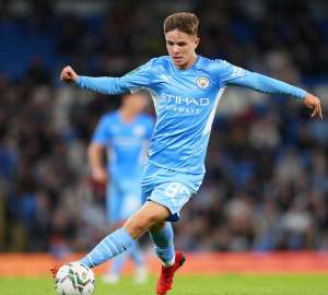 COPA DA LIGA INGLESA: Manchester City e Liverpool avançam e ex-Flamengo perde pênalti