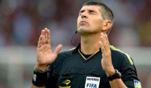 Árbitro do dérbi 201 ‘ferrou’ o Santos na Copa do Brasil e é contra ‘boiolices’