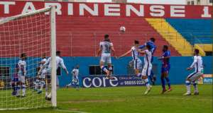 Série D: Após choque de cabeça, zagueiro do Marcílio Dias recebe alta e passa bem