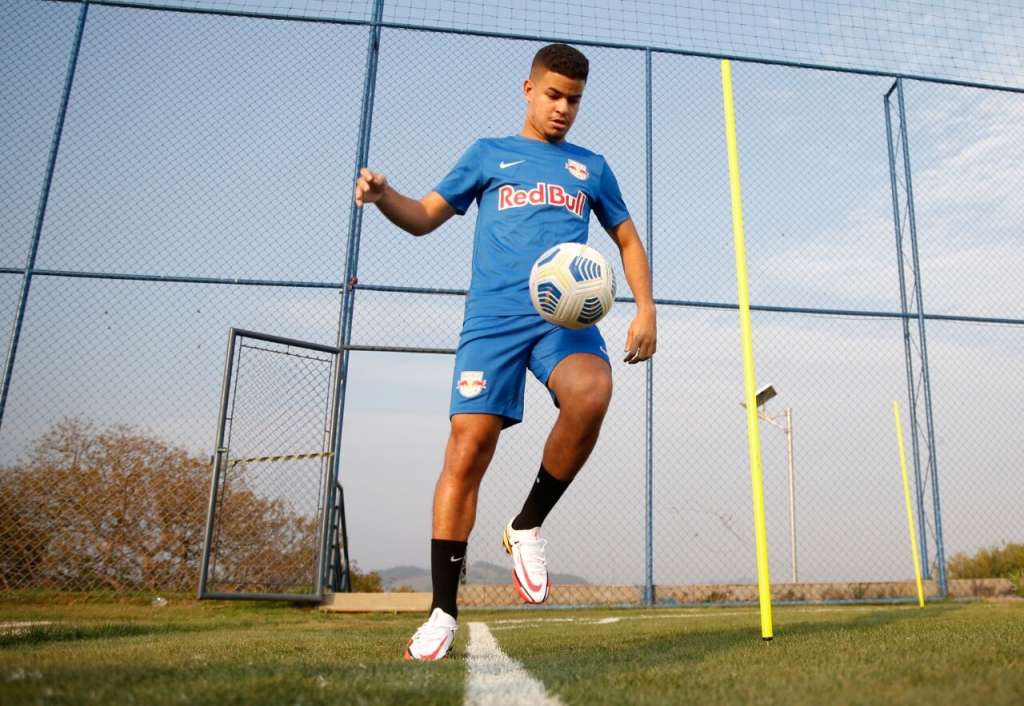 Red Bull Bragantino anuncia ex-meia do Fluminense: "Espero conquistar muitos títulos" 2 Miguel Bragantino