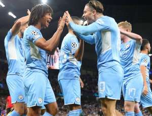 Luto! Zagueiro do City diz que seu pai morreu minutos após marcar na Liga dos Campeões