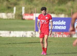 Série B: Náutico renova com meia 'mágico' até 2024