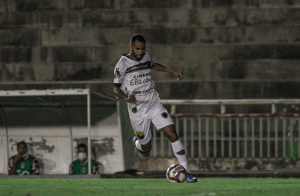 Série C: Volante do Botafogo-PB volta à titularidade e elogia desempenho do time