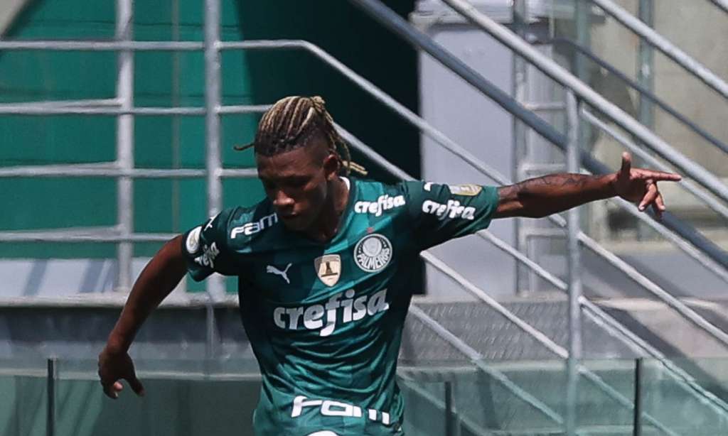 No radar de Tite e valorizado, Danilo completa um ano de Palmeiras em alta