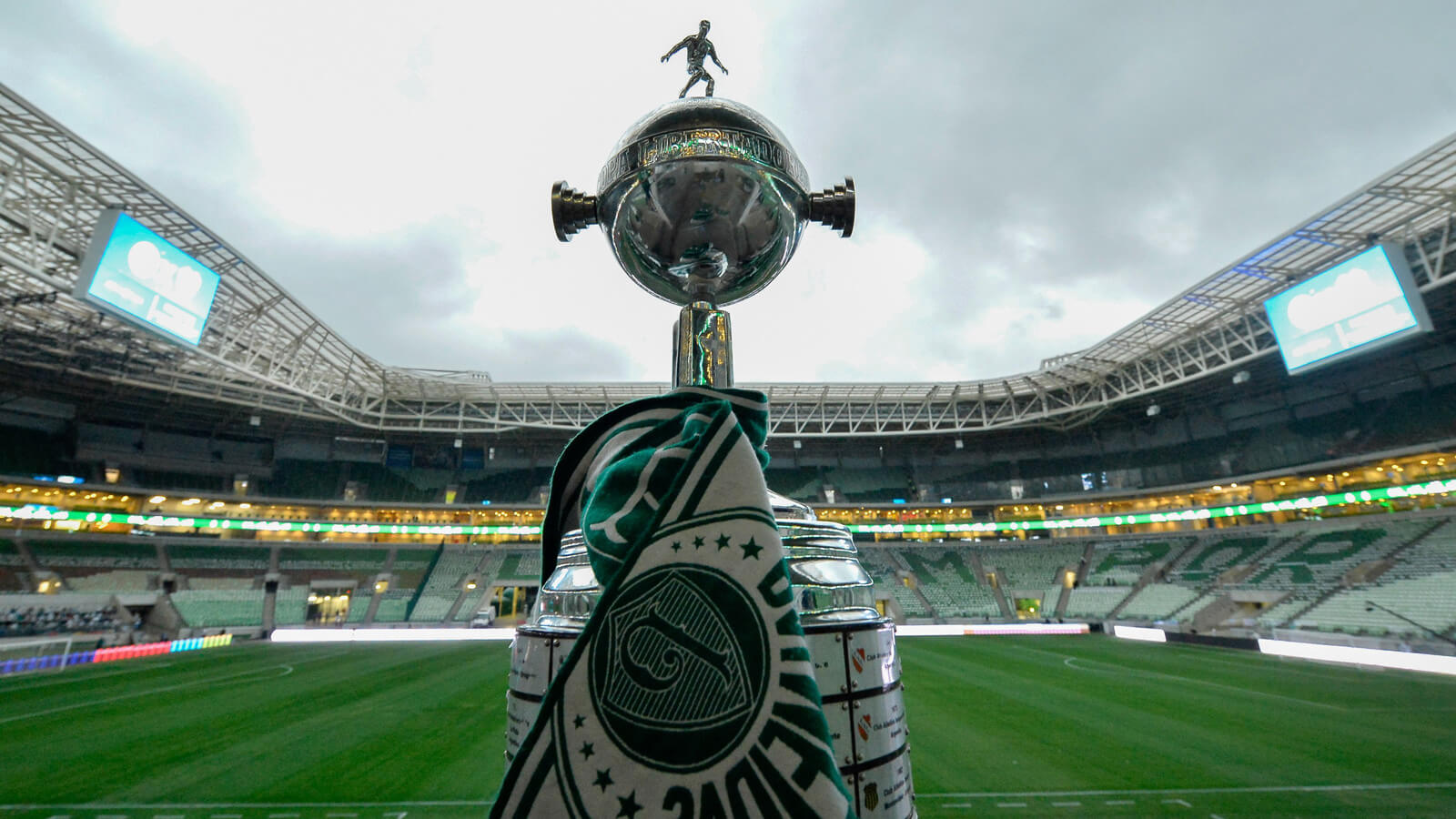 ‘Calcinha apertada’ ignora pedido do Palmeiras por volta dos torcedores na Libertadores