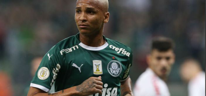 Deyverson tenta provocar o Corinthians, mas se atrapalha e posta foto com camisa do Palmeiras e música da Gaviões da Fiel