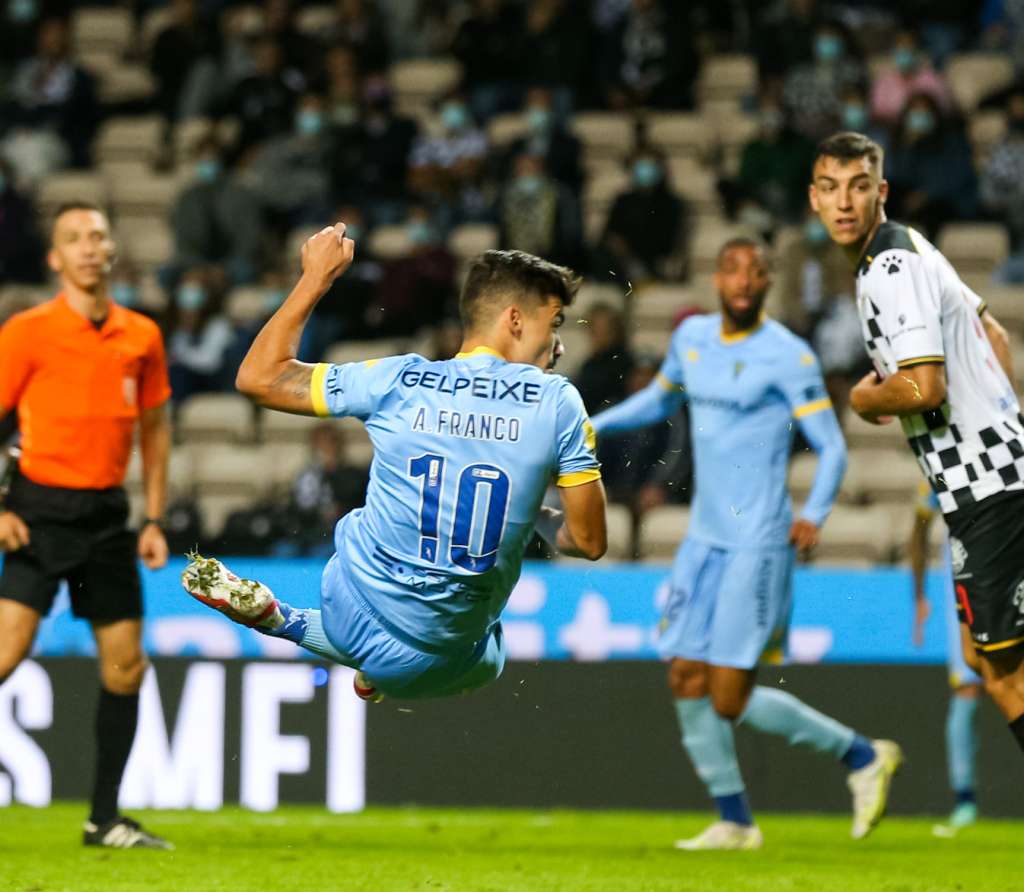 PORTUGUÊS: Mandantes abrem vantagem, mas sofrem empate na segunda etapa