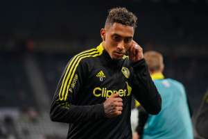 Inglês: Surto de covid-19 adia mais um jogo do Leeds