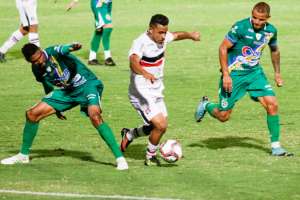 Série C: Meio-campista do Santa Cruz-PE tenta encontrar forças para permanência: 'Não é impossível'