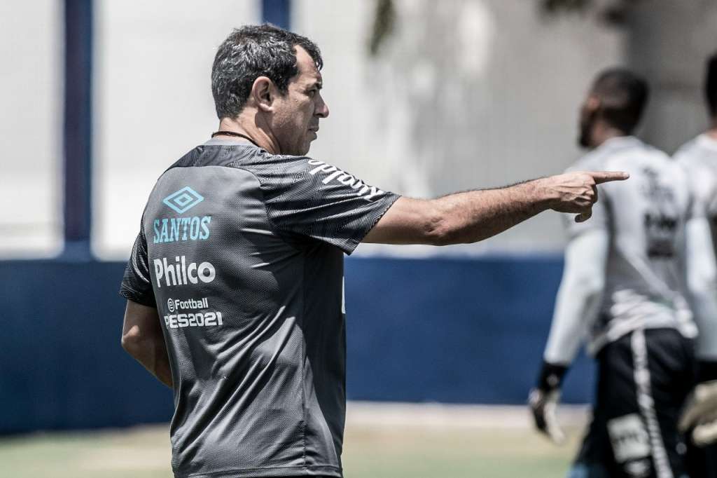Fábio Carille pode mudar até meio time do Santos para encerrar jejum de vitórias