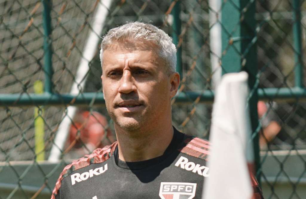 São Paulo se reapresenta ainda sem laterais à disposição para o lado direito