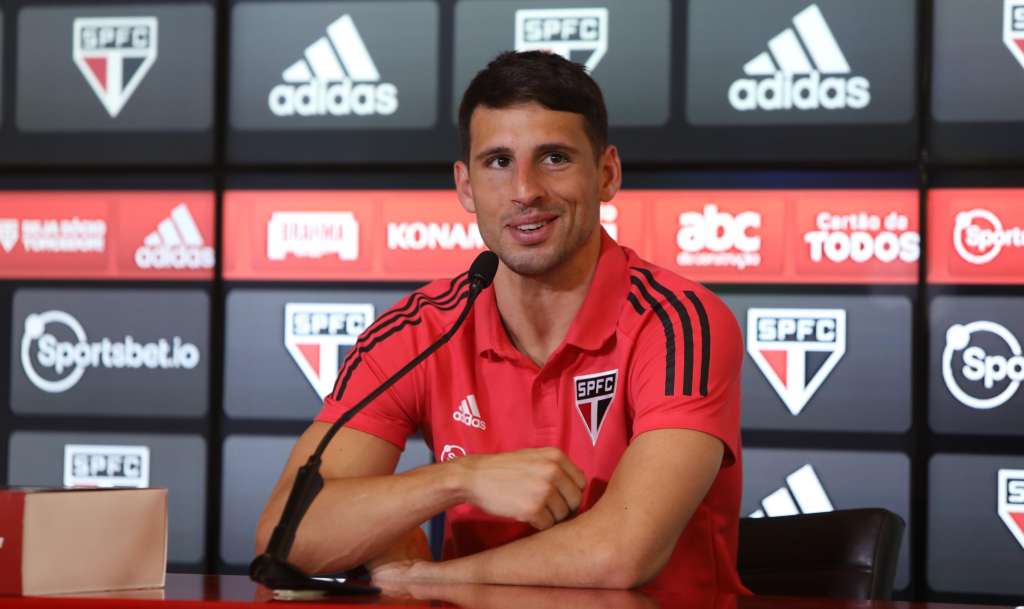 Mais experiente e com ‘fome’ de gols, Calleri é apresentado pelo São Paulo