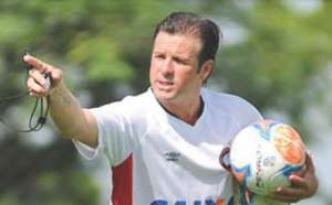 Só no FI: Time de ex-jogador famoso assume liderança da Segunda Divisão do Paraná