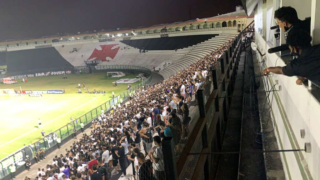 Série B: Torcida do Vasco protesta contra erros e ameaça arbitragem: ‘porrada vai comer’