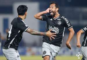 Brusque 0 x 1 Vasco - Nenê marca e Trem Bala vence em dia de VAR 