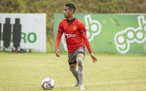 Vitória vende, rescinde contrato com lateral, mas Athletico-PR não assume