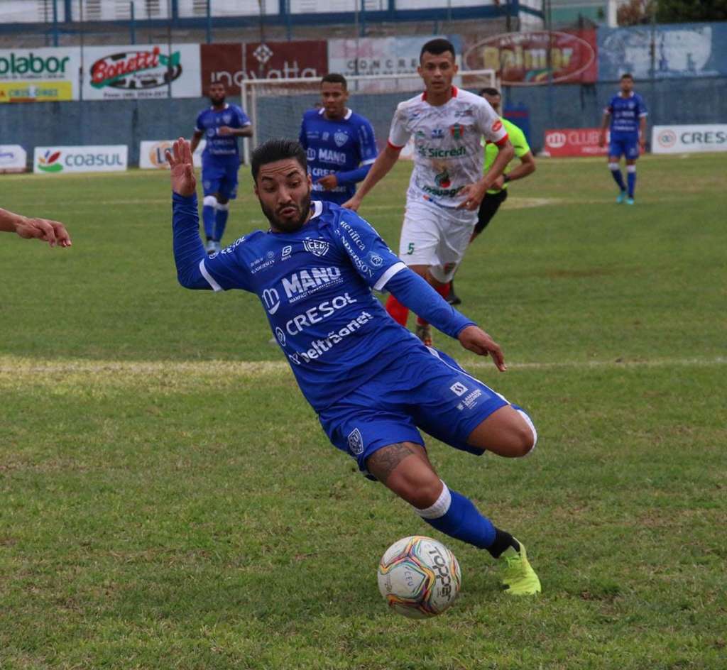 Artilheiro da segunda do Paranaense, Vandinho vibra com boa fase