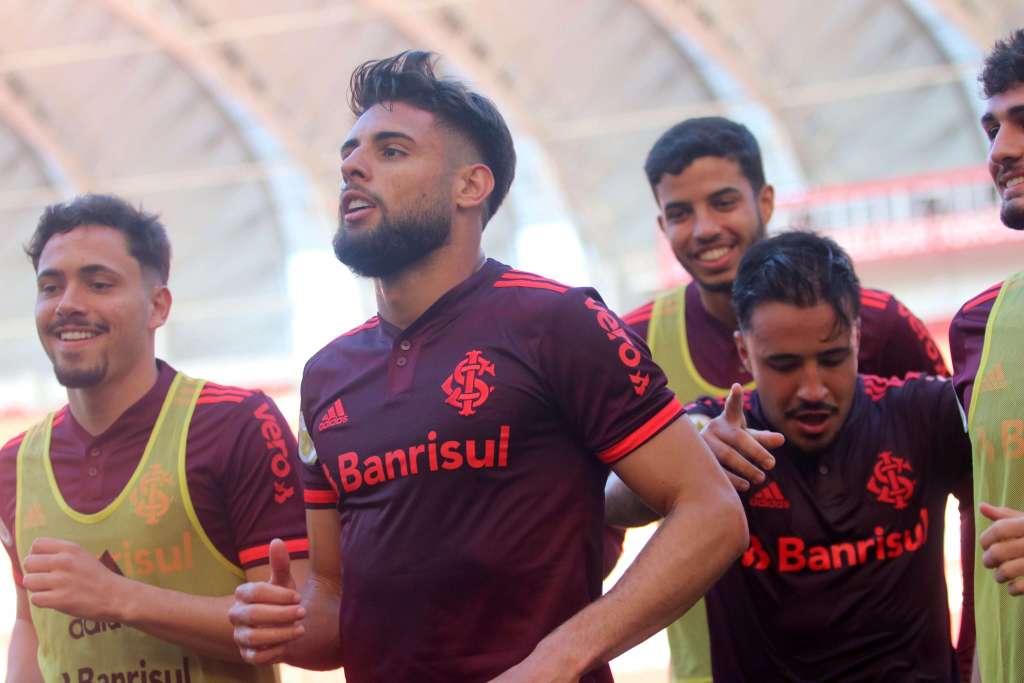 Yuri Alberto destaca ‘dupla ofensiva’ com Edenilson no Inter: ‘Está dando certo’