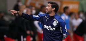 Abel Ferreira diz que faltou 'agressividade competitiva' ao Palmeiras no clássico