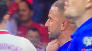 Eliminatórias: Fifa deve investigar beliscão dado por polonês na garganta de jogador inglês