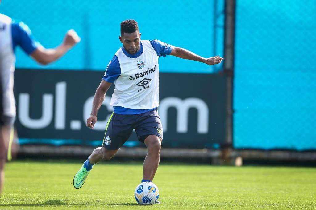 Ex-Palmeiras é convocado pela Colômbia e desfalca o Grêmio em três jogos no Brasileirão