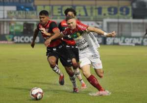 Brusque 0 x 0 Vitória - Chuva atrapalhou os dois na luta contra a degola