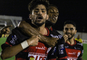 Série D: Auxiliar técnico do Campinense perde a linha e chama bandeirinha de 'cego'