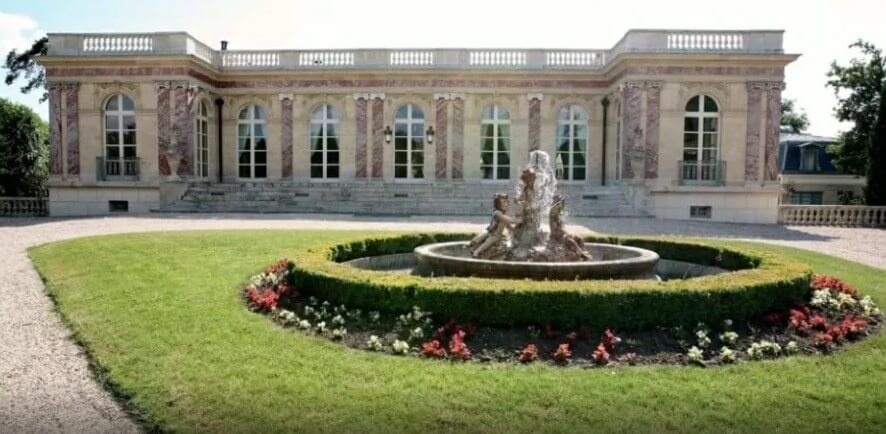 Francês: Sem casa na França, Messi cogita alugar castelo de R$ 300 milhões